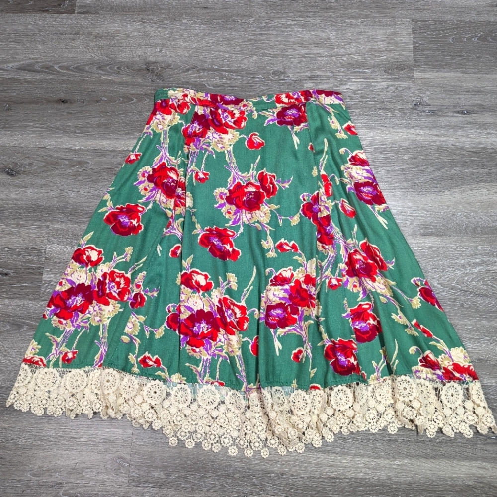 June & Hudson Skirt Size M Crochet Lace Trim Rose Print Feminine Cottagecore